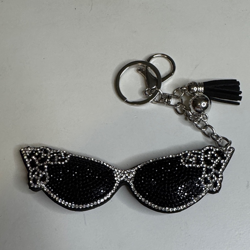 Elegant Black Sunglasses Keychain